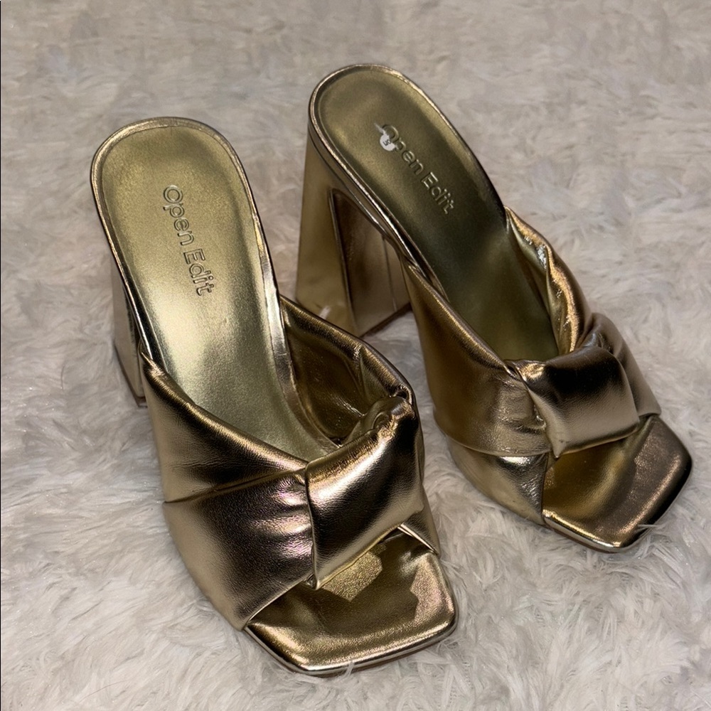 NWOT Open Edit Saydee Sandal in Metallic Gold